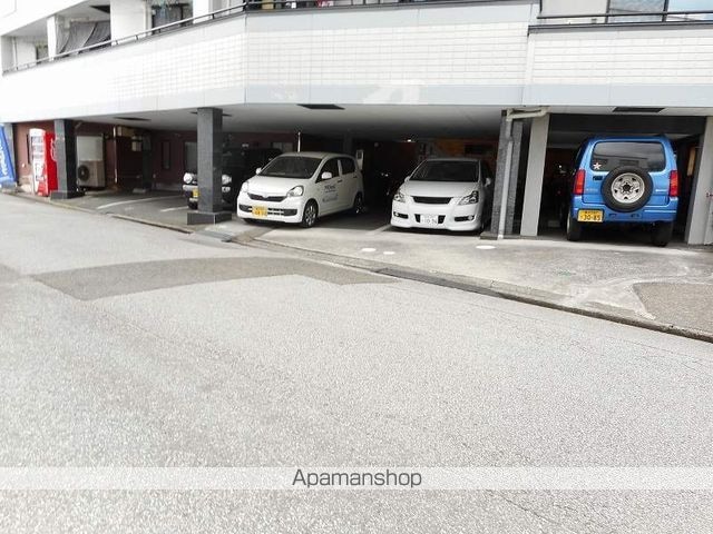 高知県高知市塩田町[1R/18.36m2]の駐車場4