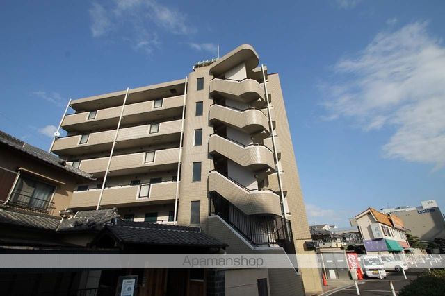 第15関根マンションの外観写真