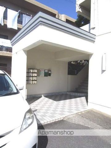 ファミール中村の玄関写真