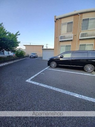 レオパレスフラッツスクエアⅡ[1K/19.87m2]の駐車場