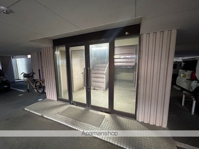 ホームズハタゴの玄関写真