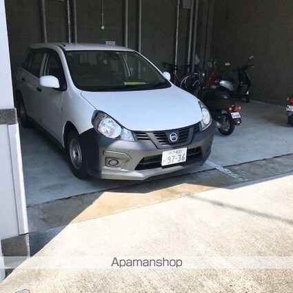 エミネンスコート瀬田[1K/21m2]の駐車場