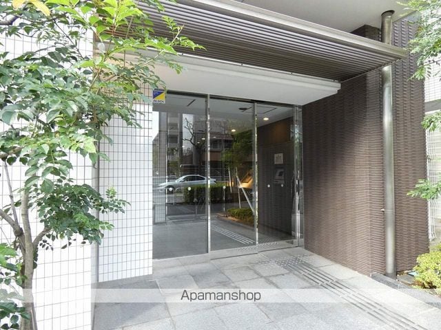 レジディア大森IIの玄関写真