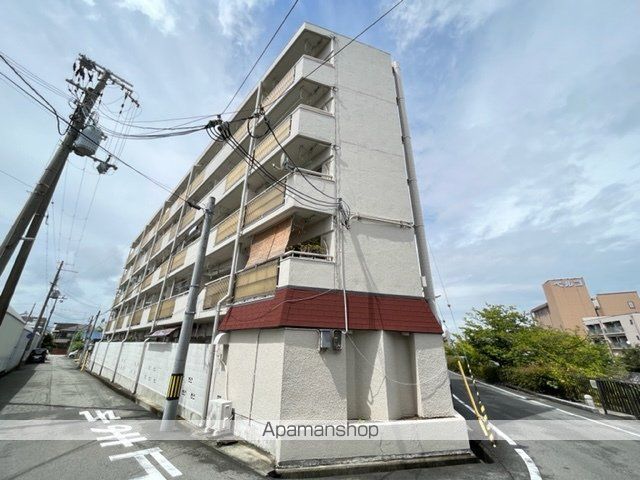 シャトルヨネの外観写真