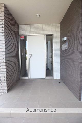 ルパーブ永田町の玄関写真