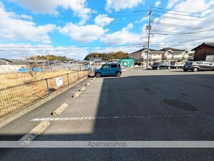 サンフィット[2LDK/51.3m2]の駐車場