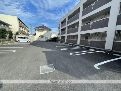 Ｓーユニヴァリ　しんきょう[2LDK/51m2]の駐車場1