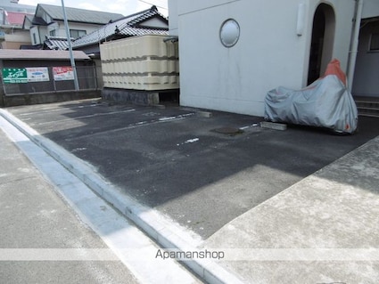 アーバンハイツ河原町[2LDK/48.33m2]の駐車場