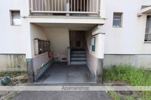 ビレッジハウス本郷なしわ2号棟の玄関写真
