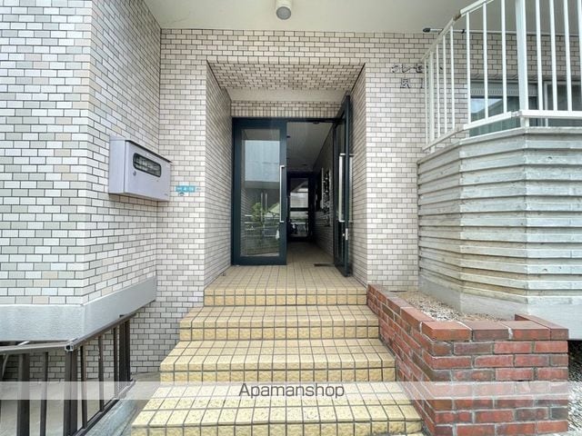 クレセント夙川の玄関写真