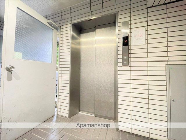 グランド平尾の玄関写真