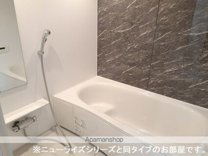 Ｋ，ａｕｔｕｍｎ　ｌｅａｖｅｓ[2LDK/59.55m2]のバス