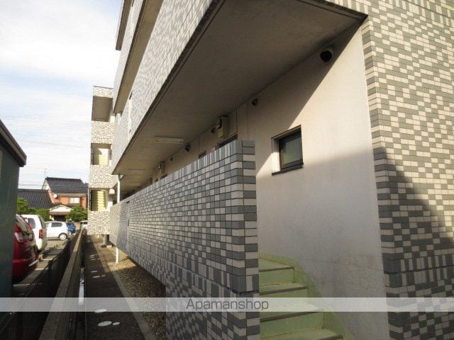 ジュビレ窪新 東館の外観写真