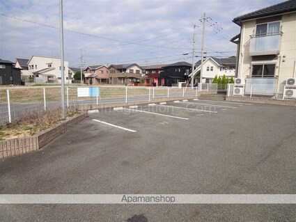 デジール的場[1K/26.49m2]の駐車場4