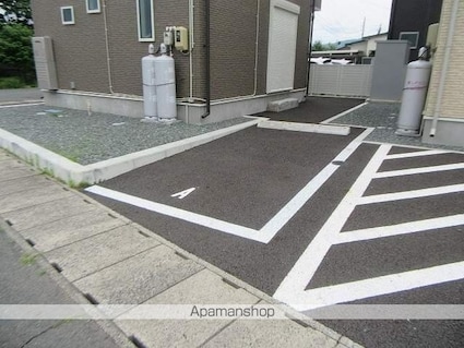 ラドール西仙北[2LDK/59.2m2]の駐車場