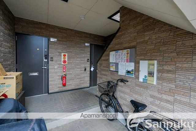 アヴェーク土居田の玄関写真