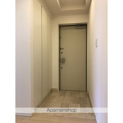 東京都世田谷区世田谷３丁目[1SLDK/86.22m2]の玄関