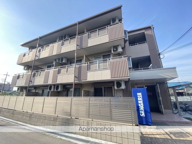 クリスタルマンションの外観写真