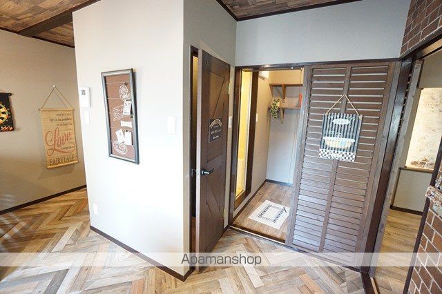 高槻市 3階建 築37年の内装写真