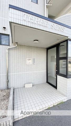 スリーサンズの玄関写真