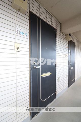 長島ビルの玄関写真