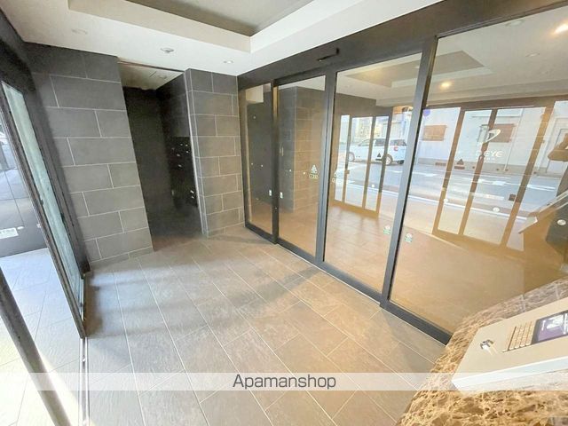 ワールドアイ京町堀の玄関写真