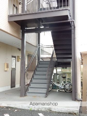 ドミール坂本の玄関写真