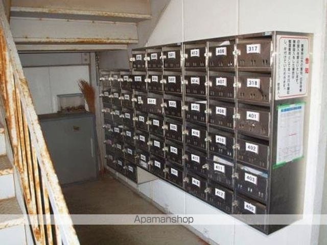 クリスタルマンションの玄関写真