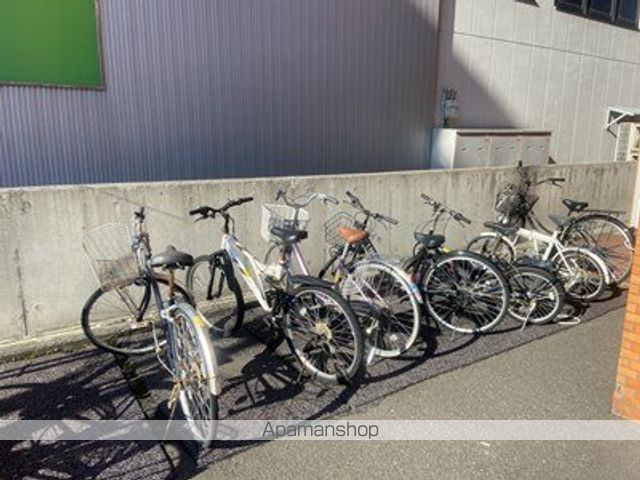 103松井ビルの玄関写真