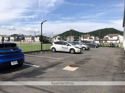 レオパレスカナート[1K/23.18m2]の駐車場1