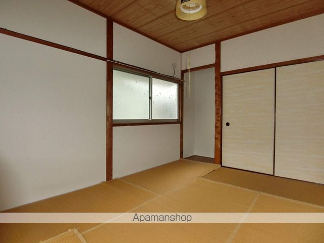 大坪貸家西側の内装写真