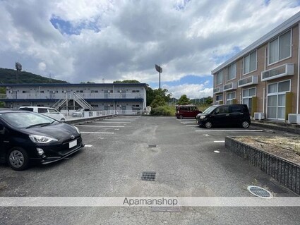 レオパレス紀三井寺Ⅱ[1K/19.87m2]の駐車場2