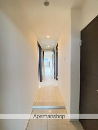 ロイヤルガーデンレインボーロード南８０１号[3LDK/78m2]の玄関