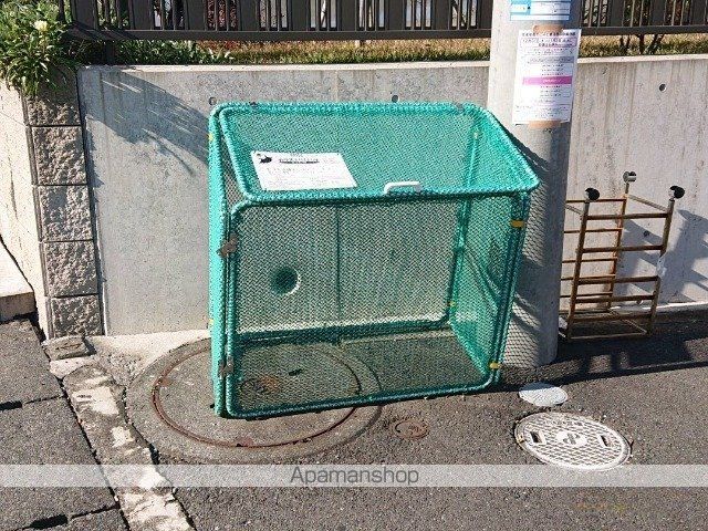 【横浜市神奈川区三枚町のアパートの写真】