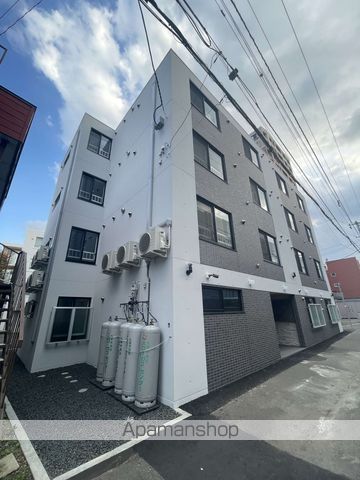 メトロ南平岸駅前の外観写真