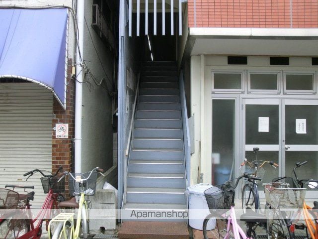 相本マンションの玄関写真