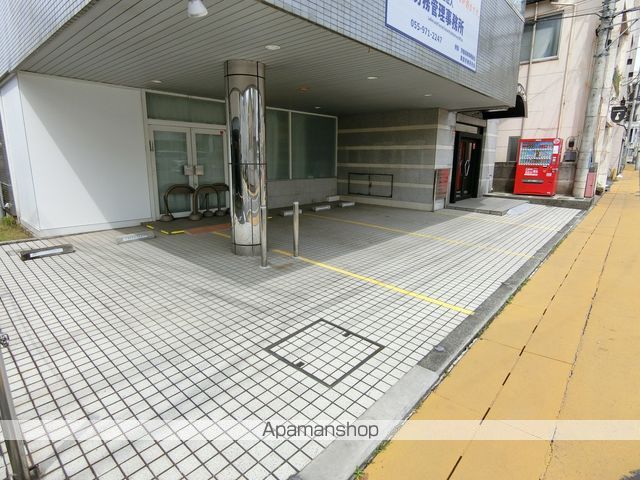 ロイヤルアウルの玄関写真