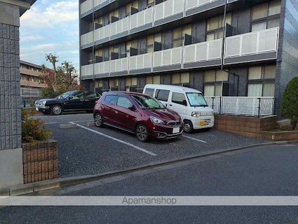 レオパレスＱＵＡＴＴＲＯ[1K/19.87m2]の駐車場