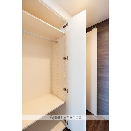 コンフォリア・リヴ北新宿[1K/25.05m2]の収納