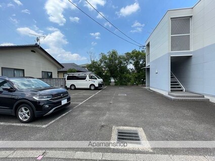 レオパレス信夫ヶ丘[1K/23.18m2]の駐車場1