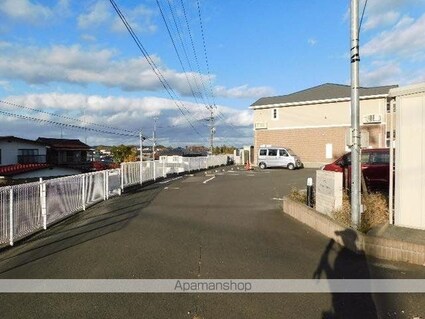 クレディ・メゾン[1R/32.9m2]の駐車場