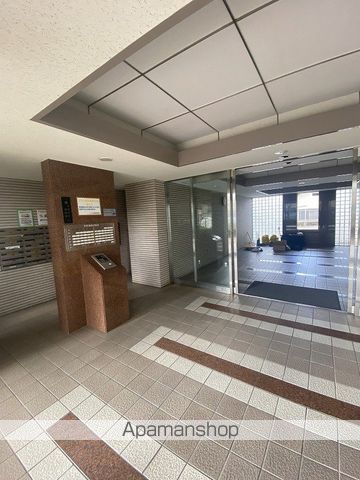 サーパスシティ前原弐番館の玄関写真