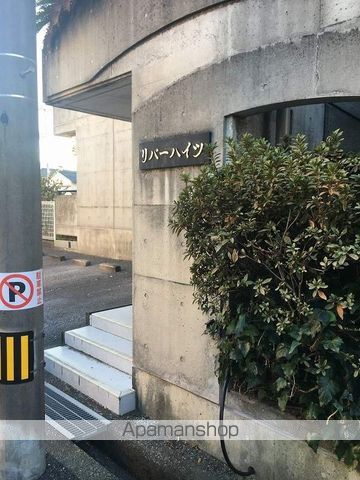 リバーハイツの玄関写真