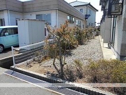 レオパレスルミナリエ[1K/23.18m2]の庭