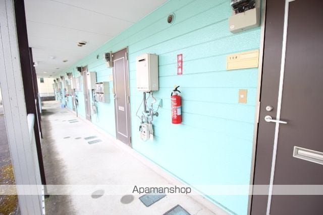 サープラスワンアネックス光の玄関写真