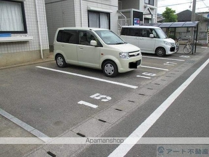 シャトレー安井　Ｂ棟[2LDK/58.79m2]の駐車場2