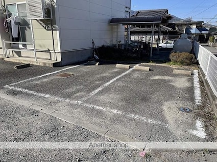 レオパレスＡＭＢＩＴＩＯＮ[1K/23.18m2]の駐車場3