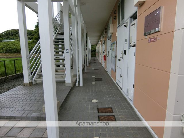 レオパレス山田池リバーサイドの玄関写真