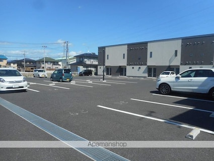 グランレーヴＢ[2LDK/54.65m2]の駐車場1