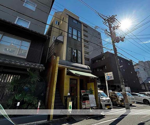 地下鉄烏丸線 烏丸御池駅 徒歩3分 4階建 築30年の外観写真